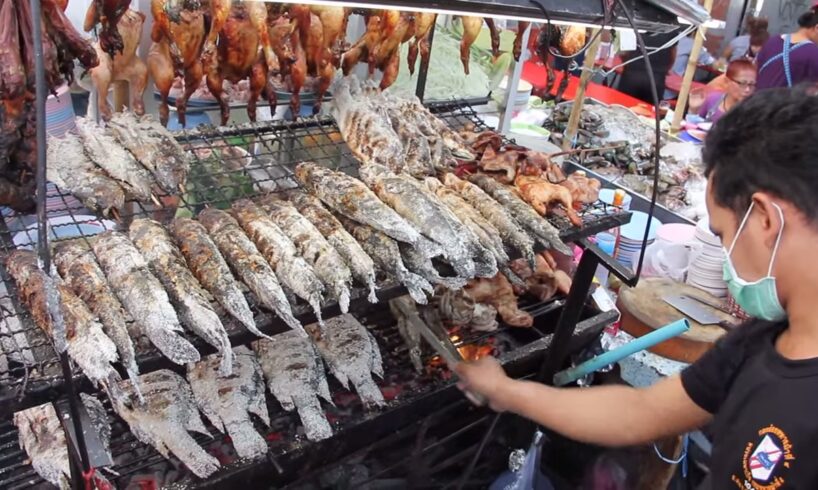 Thai Street Food - Pla Pao (Roasted Fish) at Central World Street Food Stalls in Bangkok!