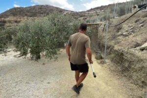 Vulture Rescue Part 3: He`s Trapped Inside a Dog Area and Seems Exhausted and Sick! - Takis Shelter