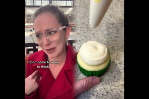 Not all drunk people are awesome, I know, but I think it’s funny when they do this #bartender