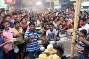 Big Size Paratha Dhakai Paratha | বিখ্যাত ঢাকায় পরোটার কাহিনী