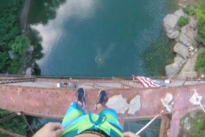 Daredevil Jumps Off 105ft Bridge