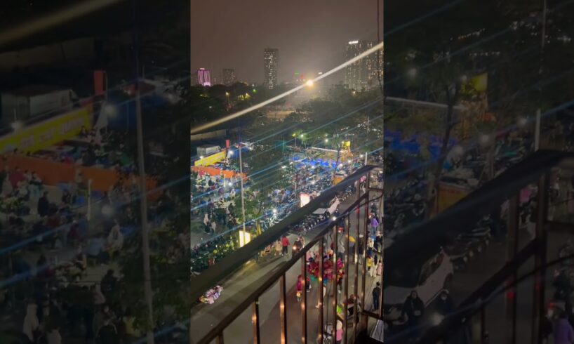 People are gathering for fireworks in Hanoi tonight at 20:10