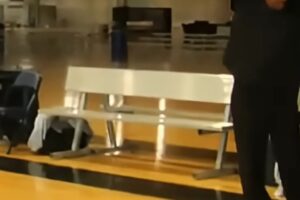 Snowboarder Lost Control Mid-Air #extreme #crash #snowboarding #motivation #facts #success