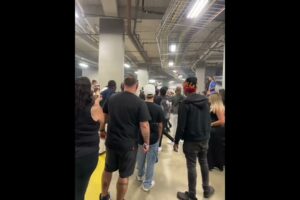 #ballisticcalls lex types of b*tches hitting #shabazztheog at mayweather #brawls #hoodfights