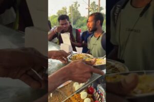 বিজয় ভাই টালিগঞ্জ স্টেশন এ পনেরো টাকায় মুড়ি ঘুগনি বিক্রি করছেন