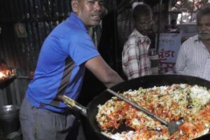 65 Years Old Indian Vendor Selling Egg Rice @ 30 rs Per Plate | We Must Respect Him