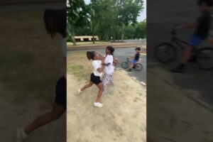 Who won?😬😳#ghetto #fightcam #fights #fightvideos #fightvideo #streetfight #fighting #shorts