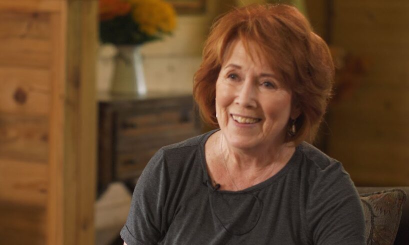 Woman has NDE and meets father, grandmother, ex-husband, & others, experiences supreme peace.