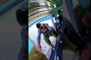Cheers!#shorts#skydiving#extreme#sport#youtube#adventure#jump#top#crazy#love#motivatio