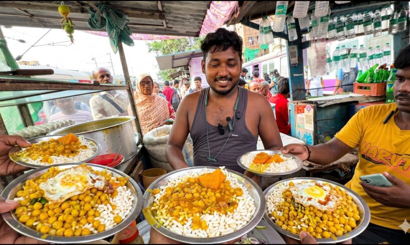 Bap Beta Serves Viral Muri Ghugni Plate ₹15 , Kolkata Park Circus Station Food