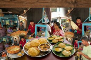 Ek takai 16 Pis Dal Puri , Maahendra Dal Puri