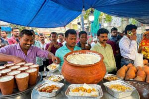 People Going Crazy for Doi Chire Kola in Kolkata | Summer Special Street Food