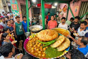It's a Breakfast Time , Garma Gorom ₹8 Sattu Puri , Indian Local Street Food