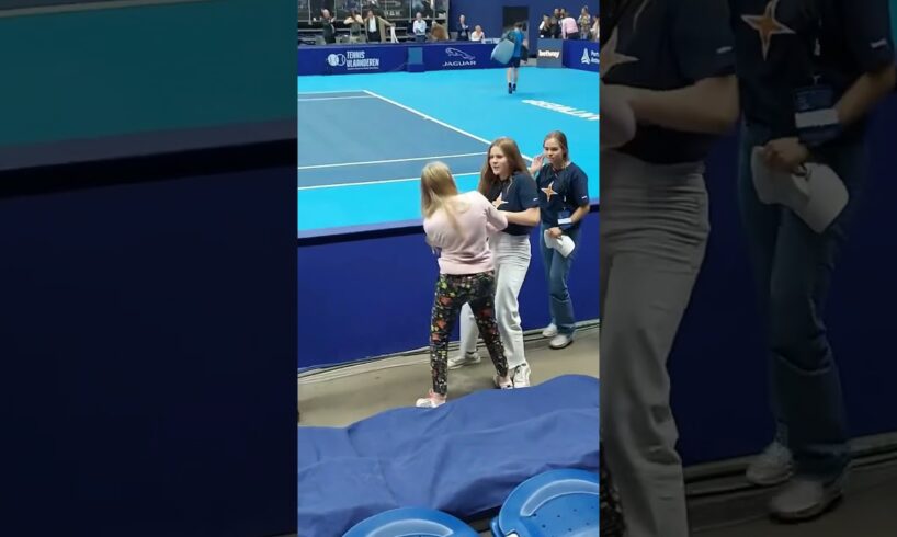 Girls Fight Over Andy Murray’s Towel