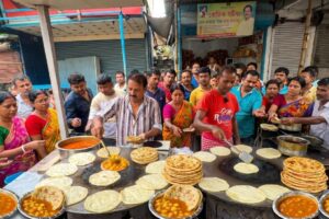 Kankinara Paratha Craze , 35 Years Old Famous Parota Shop | ₹7 Hot Parota & Aloo Chola