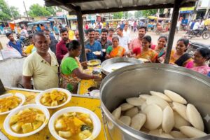 Hardworking Couple 1000 Idlis Every Morning , 3 Pieces of Idli for Just ₹20 | Street Breakfast