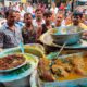 The Man Dancing And Serving Street Thali | World Cheapest Lunch Spot 4 Roti & 3 Sabji Only ₹30