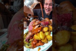 Trying London's Biggest Sunday Roast! 🥩