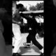 ¡El épico nocaut de Bruce Lee con una patada voladora contra un luchador gigante🥋💥