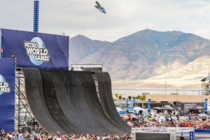 Epic Moto Quarterpipe Duel! Raha vs Creed